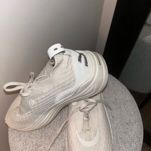 Puma Men's Cream Athletic Shoes